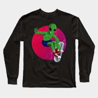 Skating with the Alien. Long Sleeve T-Shirt